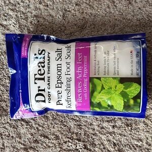 NWT Dr Teal's Foot Care Therapy Pure Epsom Salt with Cooling Peppermint 2lb Bag